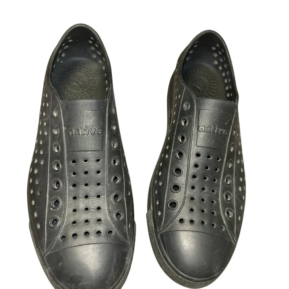 Native Jefferson Slip On Sneaker Casual Comfort Water shoes men youth 6 women 8